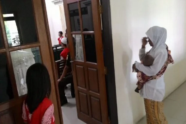 pergoki-suami-selingkuh-istri-dipenjara-elG-thumb