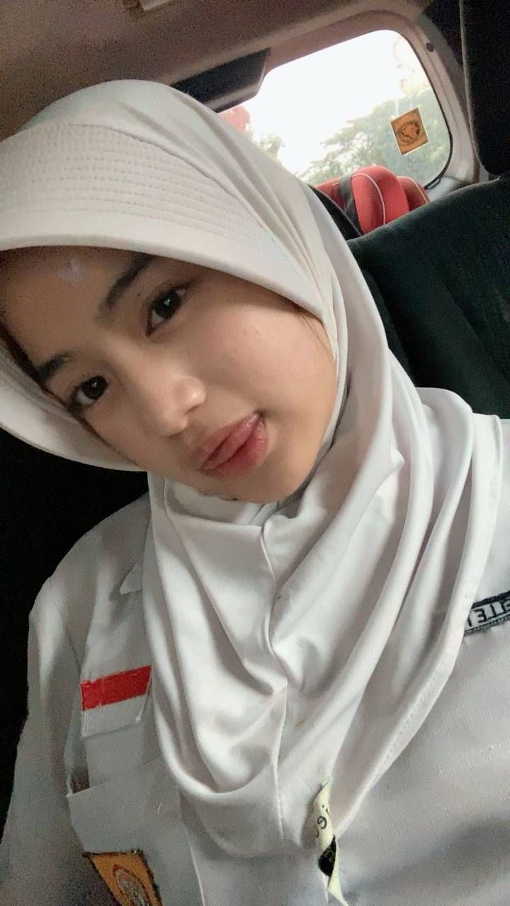 CEWE CANTIK ANAK SEKOLAH